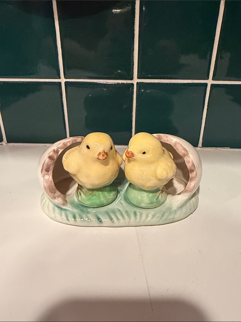 Vintage Hand Painted 3 Pc Easter Egg Chicks Salt Pepper Set Crazed Stand Holiday